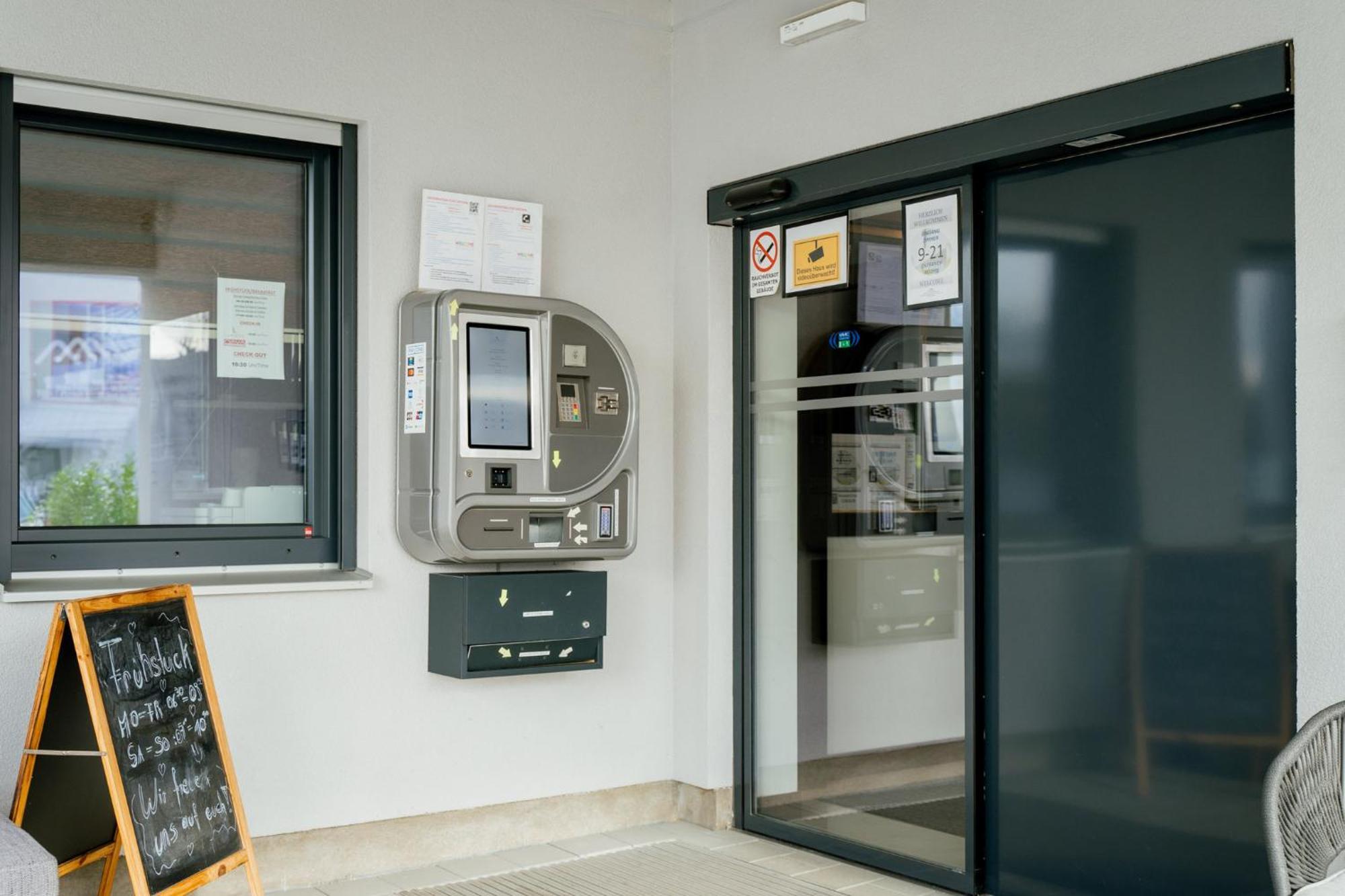 فندق Lamede Self Check-In وينر نويشتاد المظهر الخارجي الصورة
